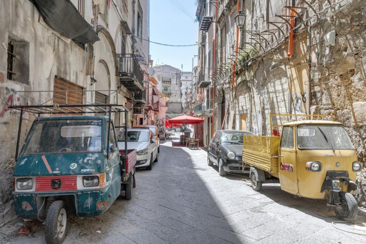 Vucciria Market Apartment with Balconies - B&B Palermo