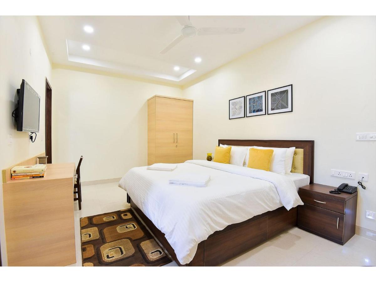 B&B Gurgaon - BluO Studio5 Golf Course Road - Gym, Terrace Garden - Bed and Breakfast Gurgaon