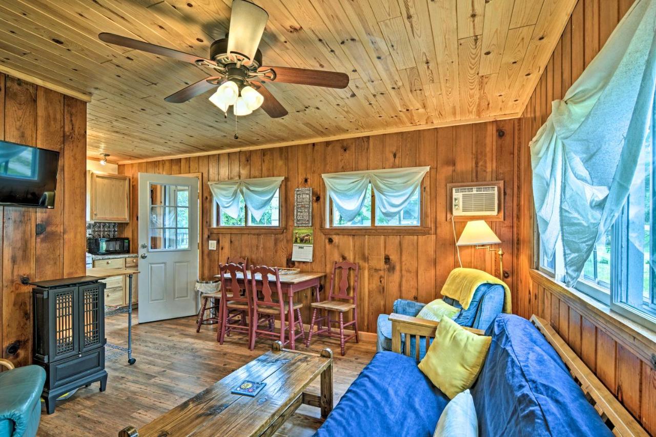 Day Trips to Boyne Mtn! Cabin Near Lake Charlevoix - Chambres d’hôtes Charlevoix