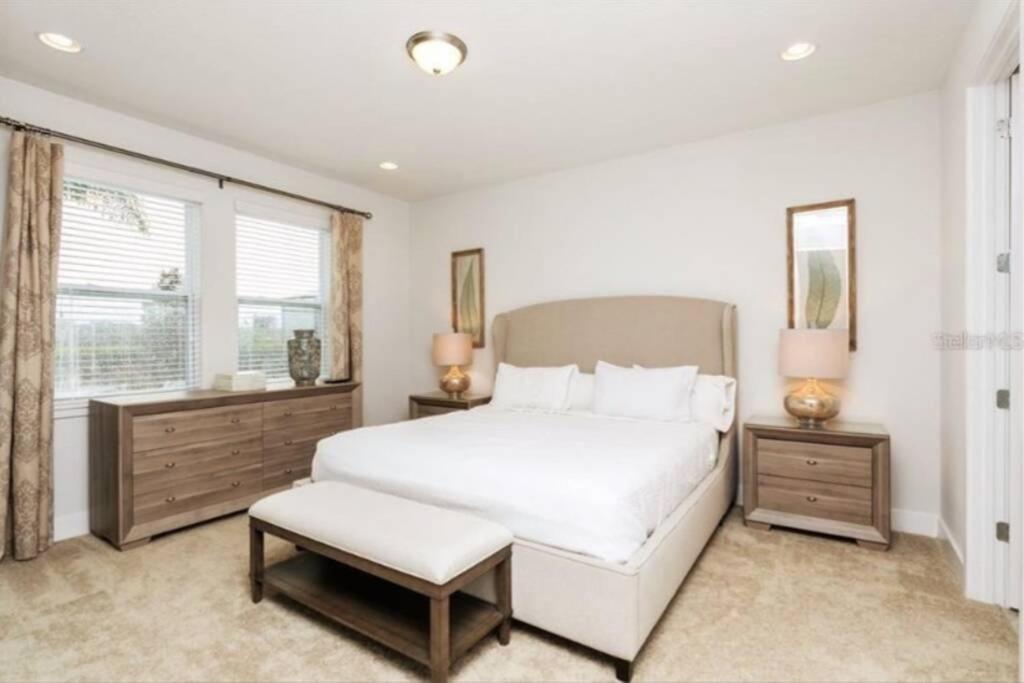 Luxurious Modern Villa near Disney with Theater, Pool and Spa in Encore Resort at Reunion - B&B