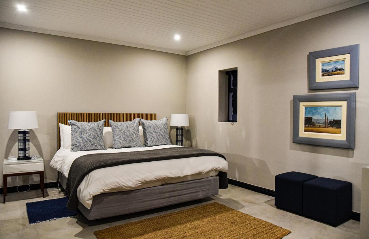 King Studio with Sofa Bed