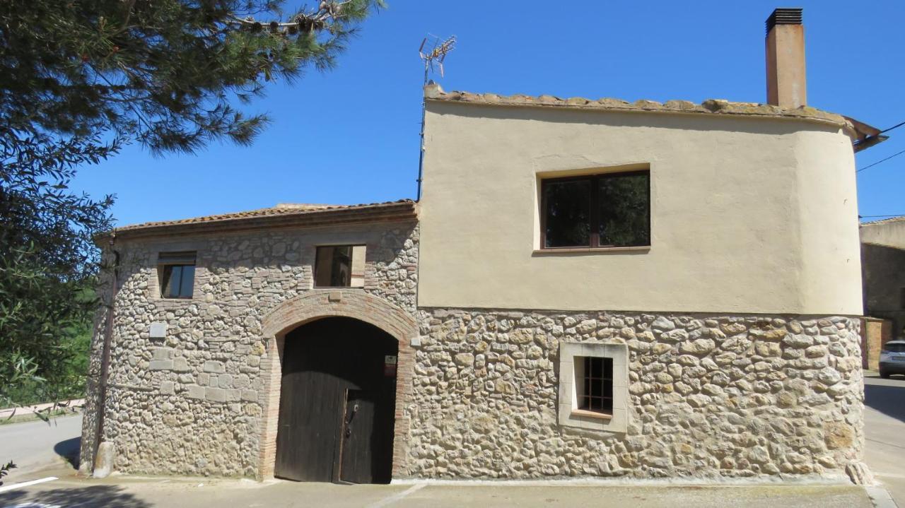 Summer Getaway, 3 Apartments & Private Patio - Bed and Breakfast Avinyonet de Puigventós