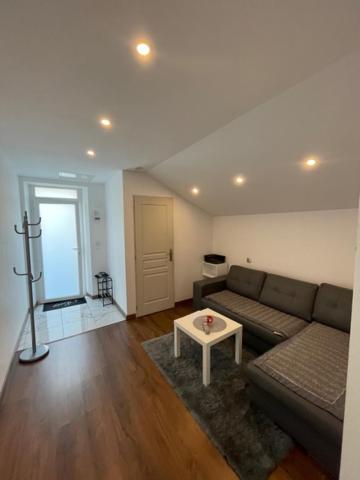 B&B Vesoul - Studio privée Vesoul -Wifi,TV,Clim - Bed and Breakfast Vesoul