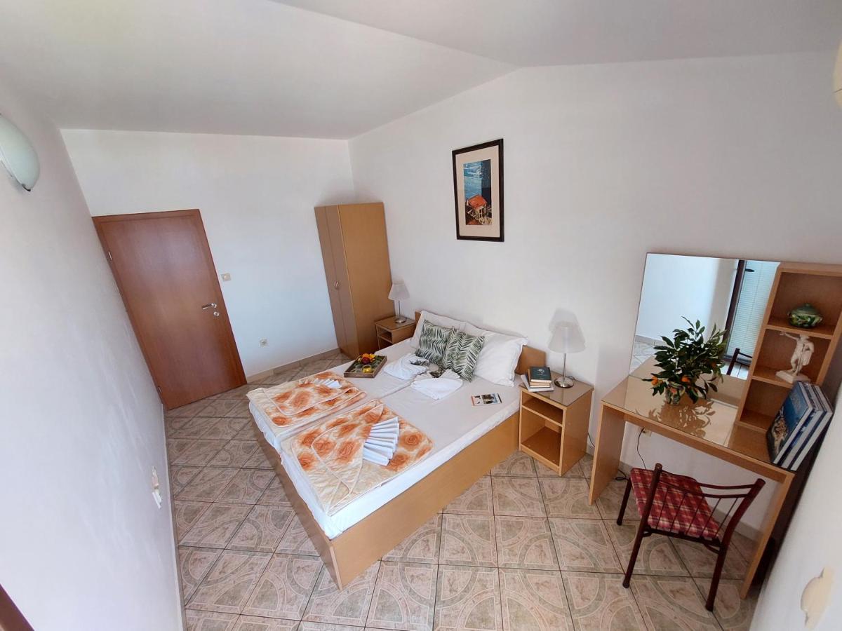 Appartement met 2 Slaapkamers, Balkon en Uitzicht op Zee
