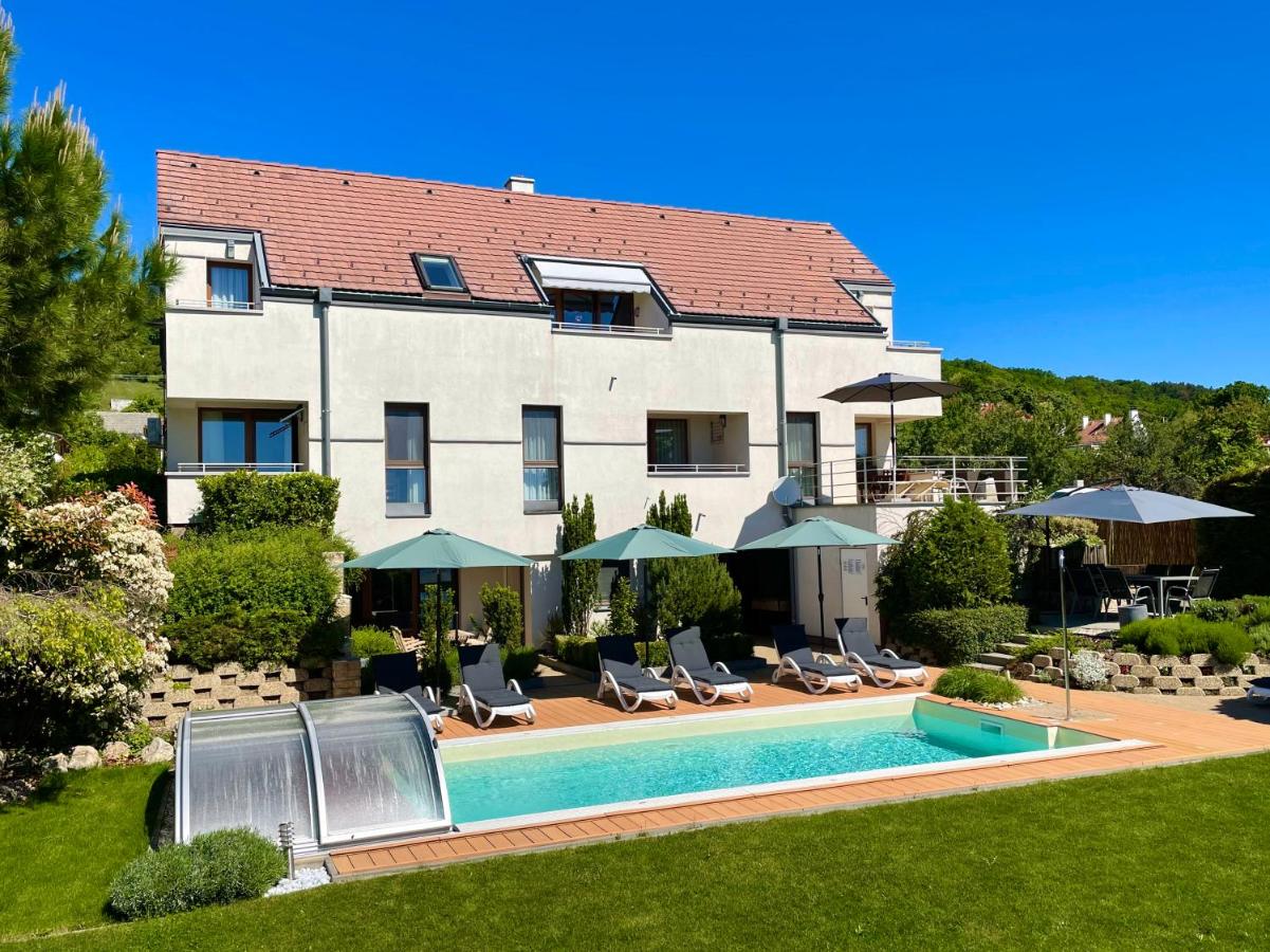 Panoráma Apartmanház - B&B