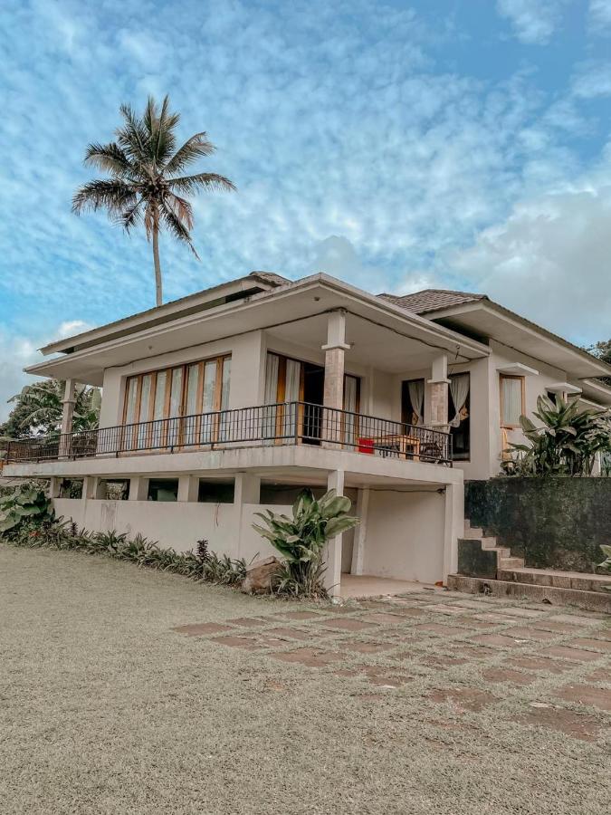 Villa Vidor by Villa Gue Aja - B&B