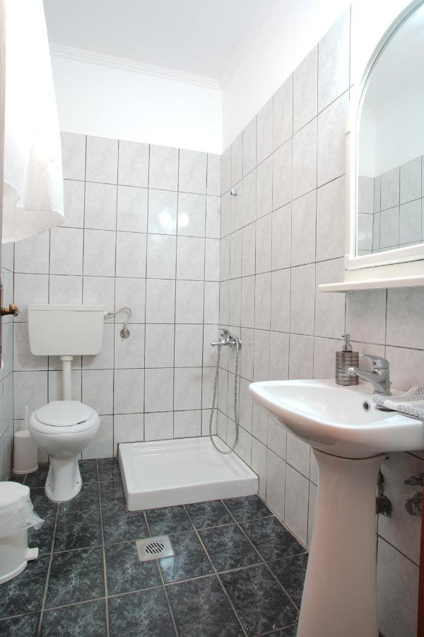 One-Bedroom Apartment (5 Adults)