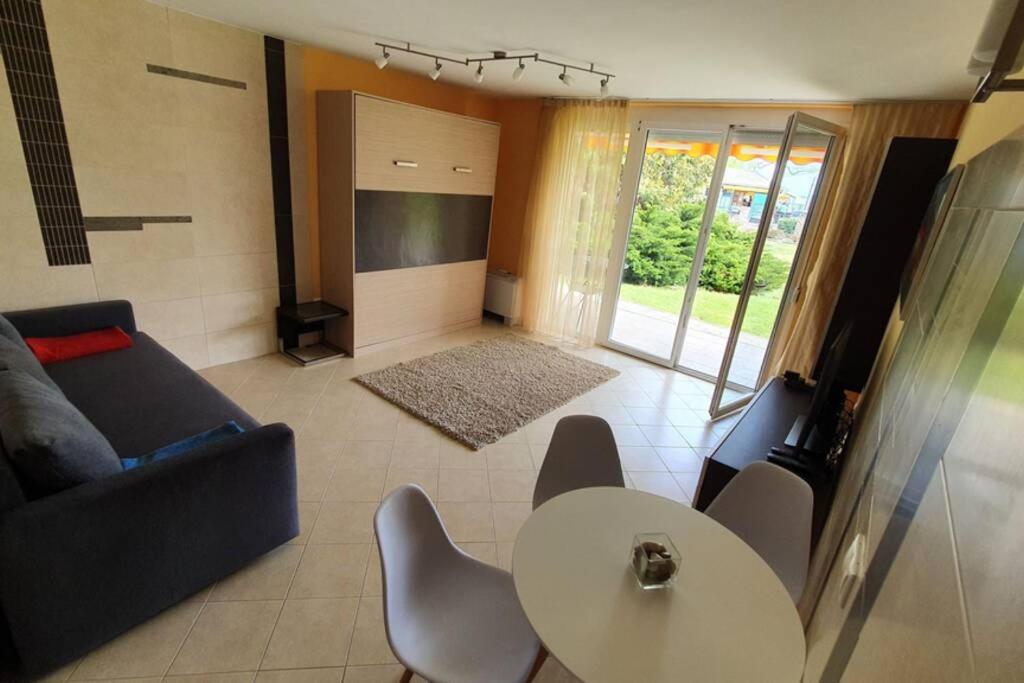 Igényes 4 fős apartman közvetlen a strandnál - B&B Csopak