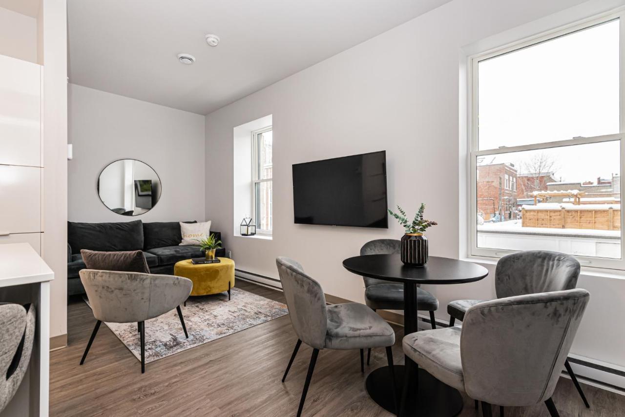 B&B Montréal - Stylish & Fun 1 Bedroom Apartment in Le Plateau by Den Stays - Bed and Breakfast Montréal