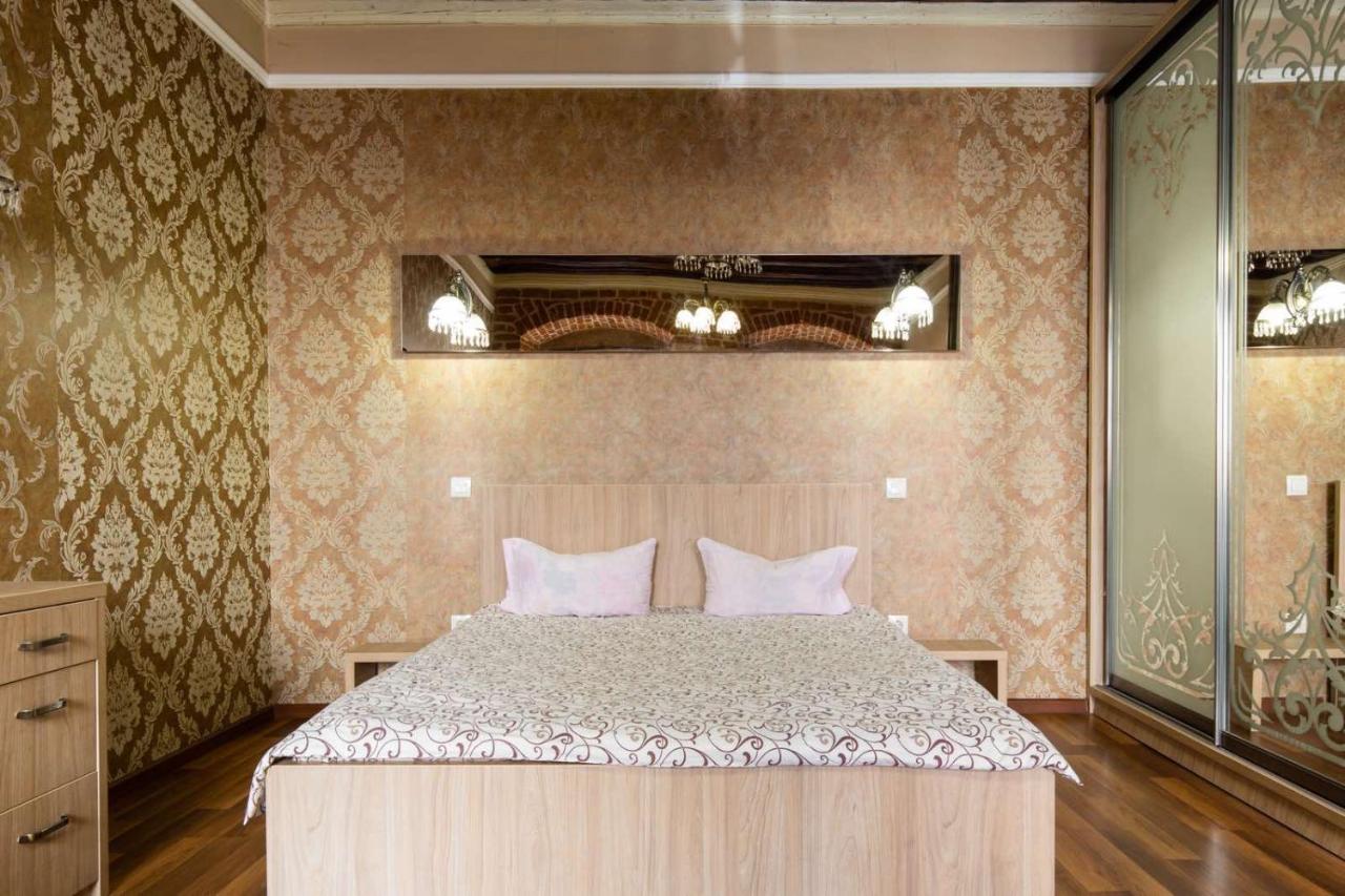 Spirit of old Lviv apartment main square - B&B