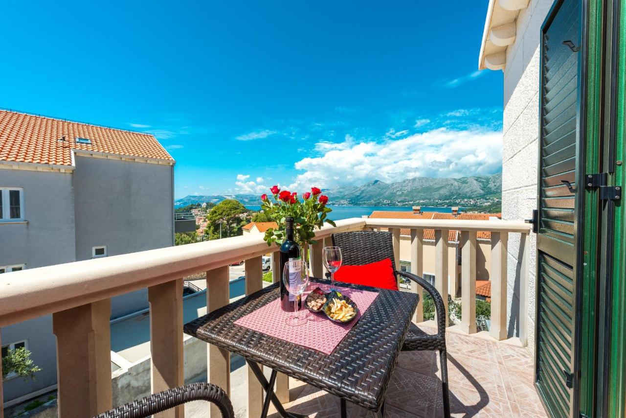 Superior Gallery One-Bedroom Apartment with Balcony and Sea View