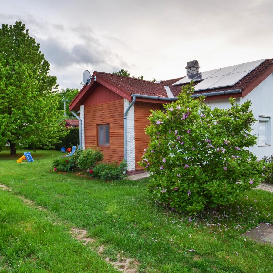 Cseresznyés Apartman - Bed and Breakfast