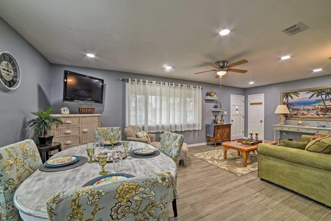 Less Than 3 Mi to South Padre Beach Port Isabel Home - B&B