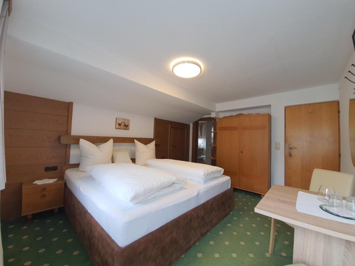 Doppelzimmer mit Balkon