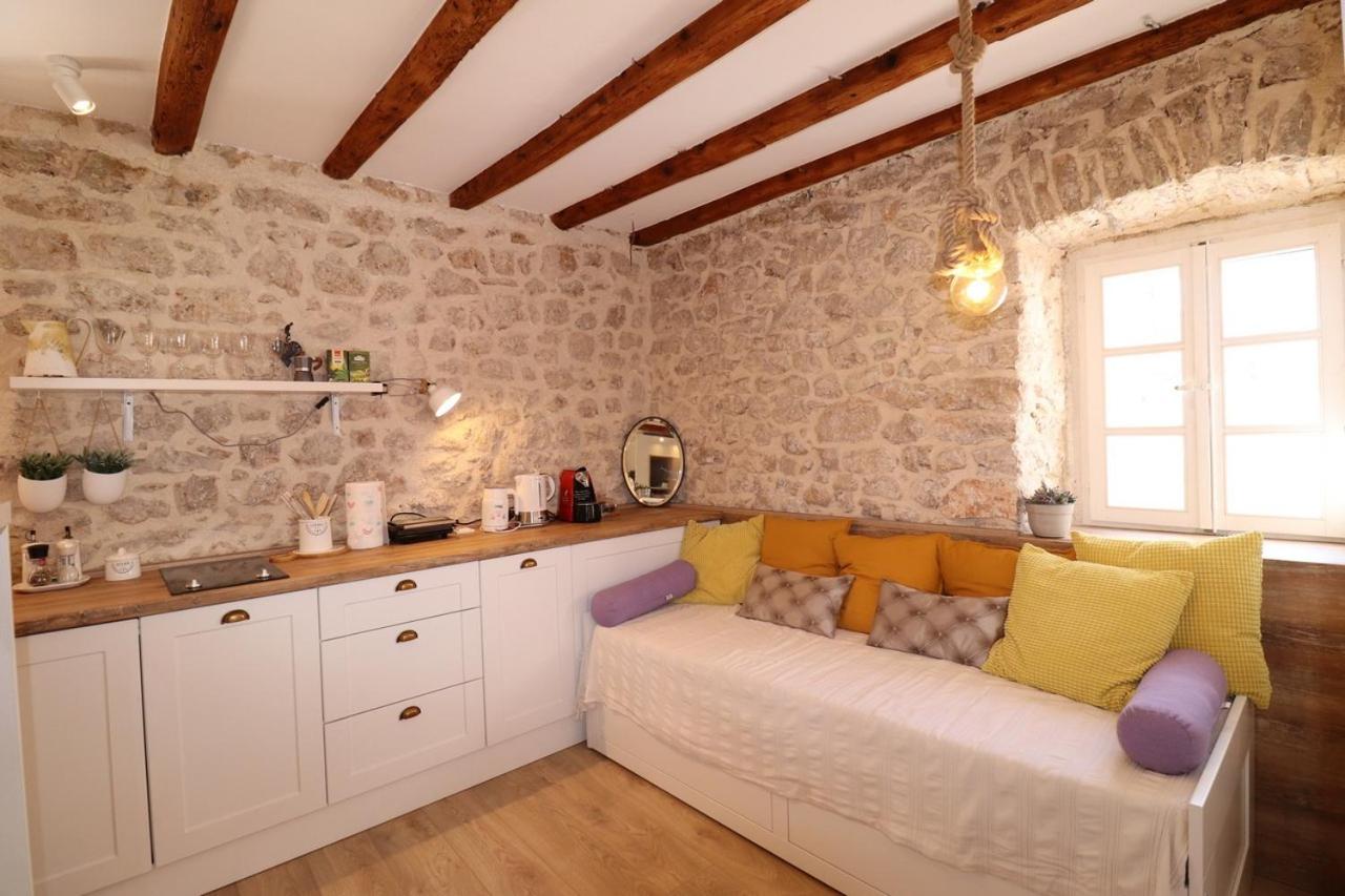 Old Šibenik Cozy Design Apartment - B&B Sebenico