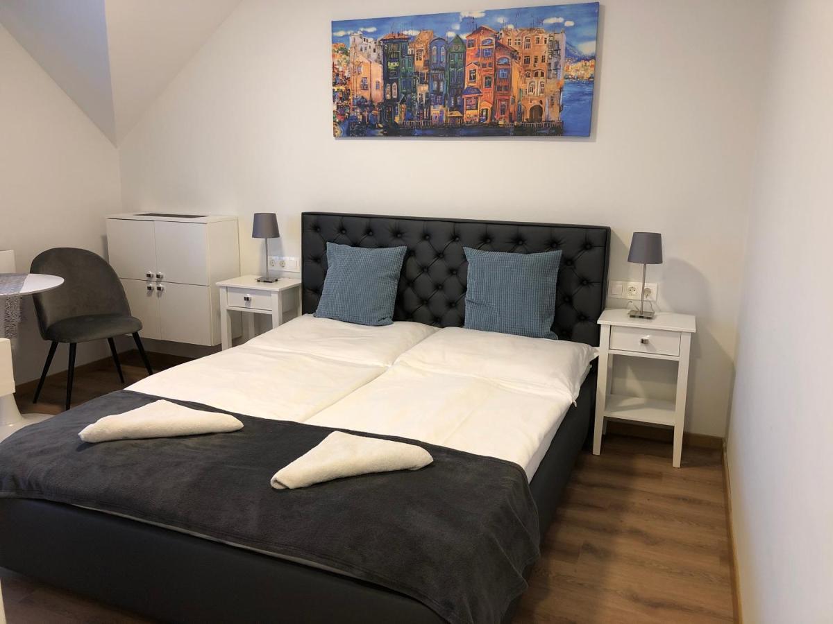 Deluxe Double Room with Side Sea View