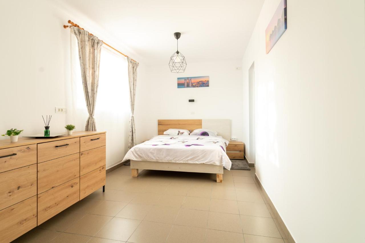 Dreibettzimmer mit eigenem Bad