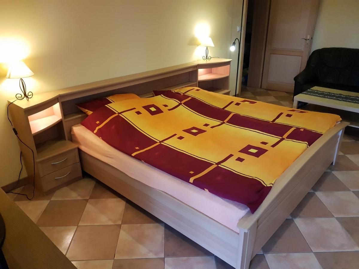 Camera Matrimoniale Deluxe (2 Adulti + 1 Bambino) 