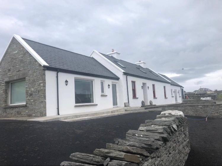 Conway's Cottage with Sea View Nestling by Cliffs-of-Moher - B&B