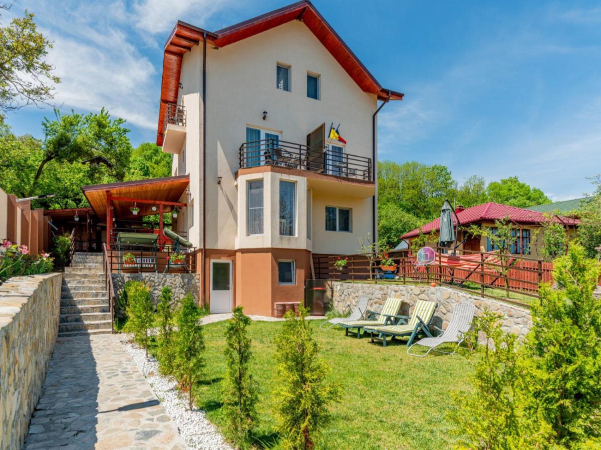 B&B Slănic - Pensiunea Casuta cu Trandafiri 2 - Bed and Breakfast Slănic