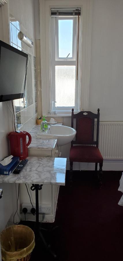 Single Room with Private External Bathroom