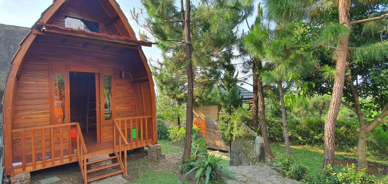 B&B Bogor - Saung Orange Village - Bed and Breakfast Bogor