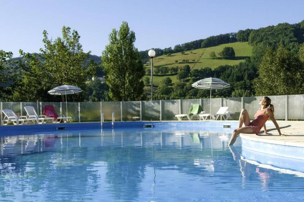 Appart T2 Village vacance 3 étoiles St Geniez d'Olt 2 piscines chauffées - B&B