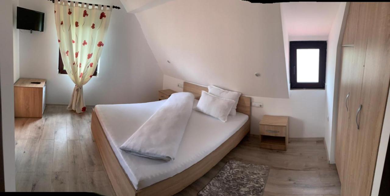M Dey - B&B Vişeu de Sus