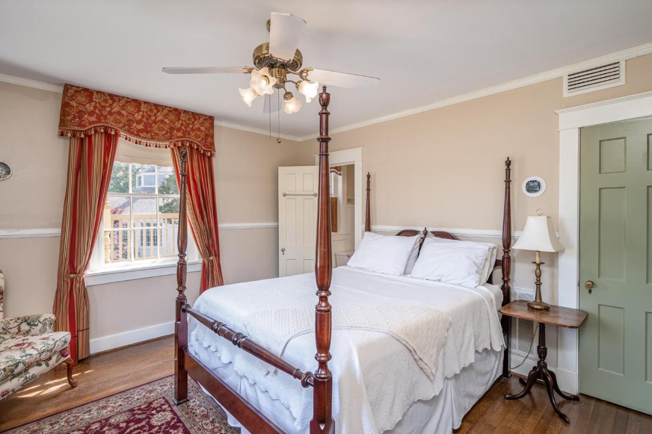 Chambre Lit Queen-Size avec Lit Surélevé
