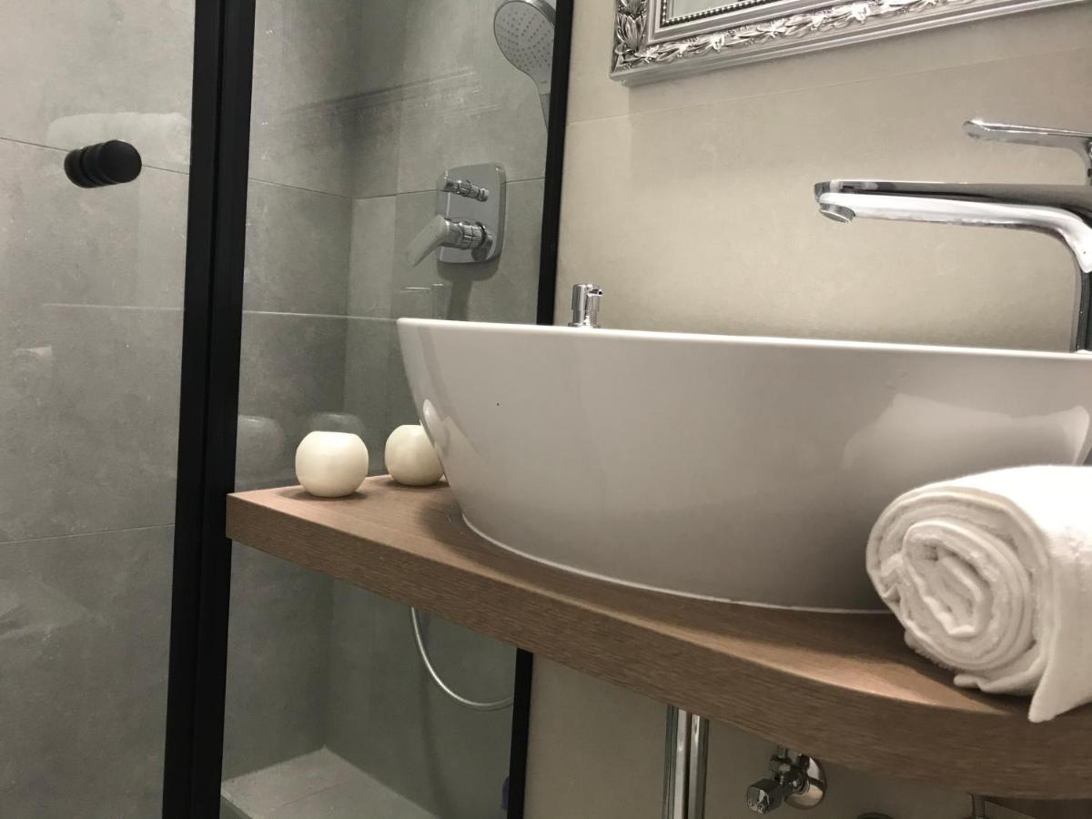 Studio Lit King-Size Deluxe