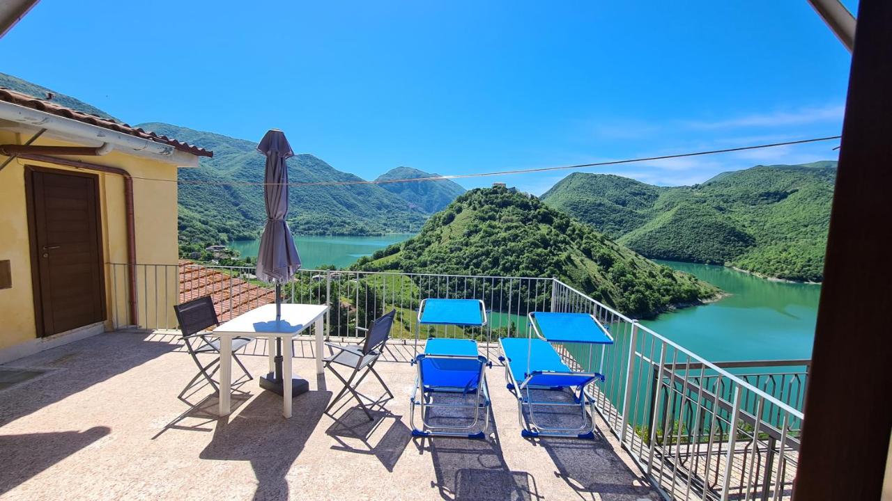 B&B Castel di Tora - Amazing Lake View - Bed and Breakfast Castel di Tora