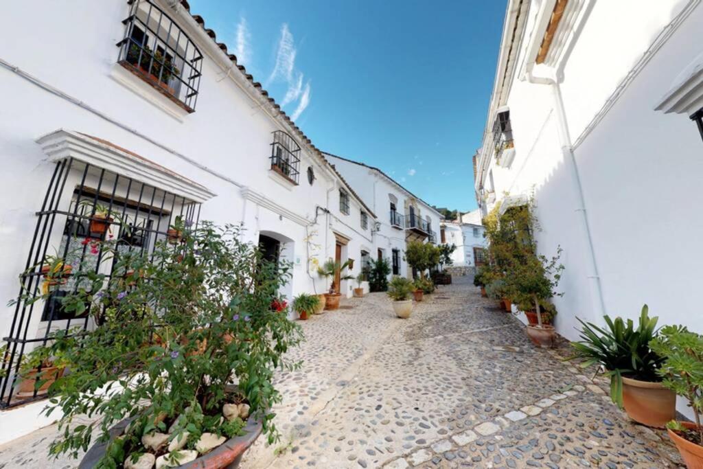 B&B Jimena de la Frontera - La casa del piano - Beautiful 18th century house with courtyard & pool - Bed and Breakfast Jimena de la Frontera