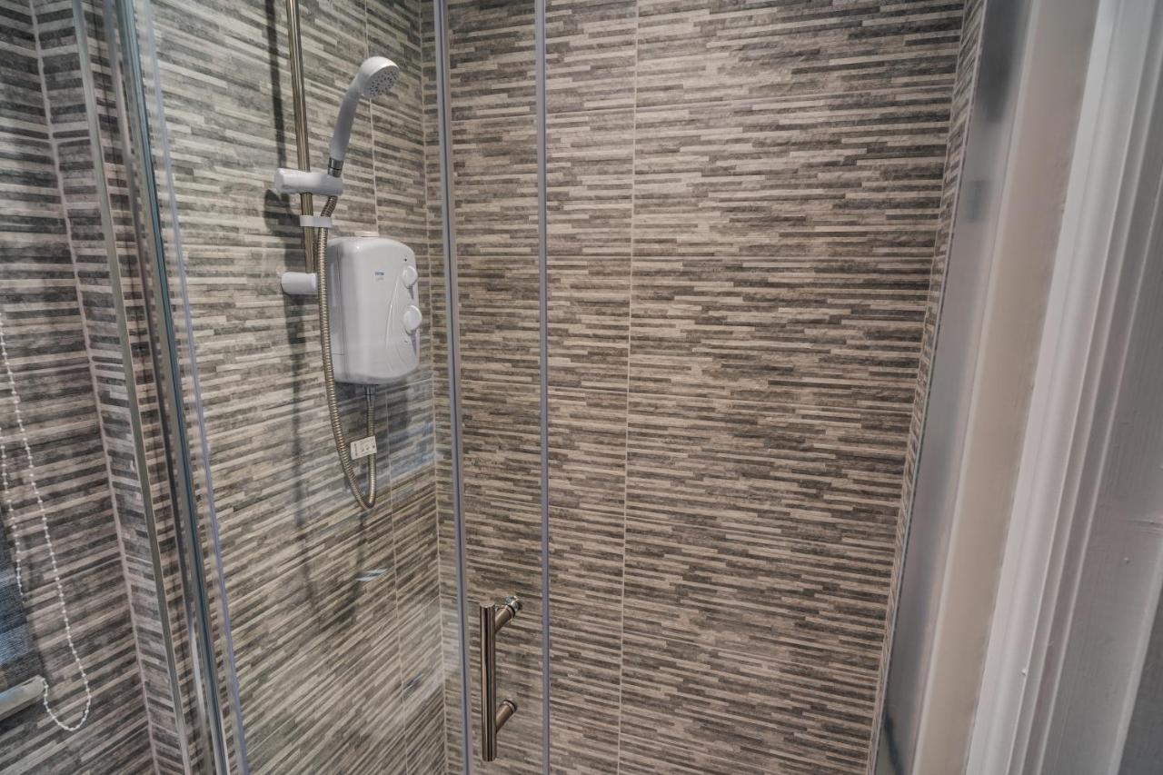 Twin Room with Private Bathroom
