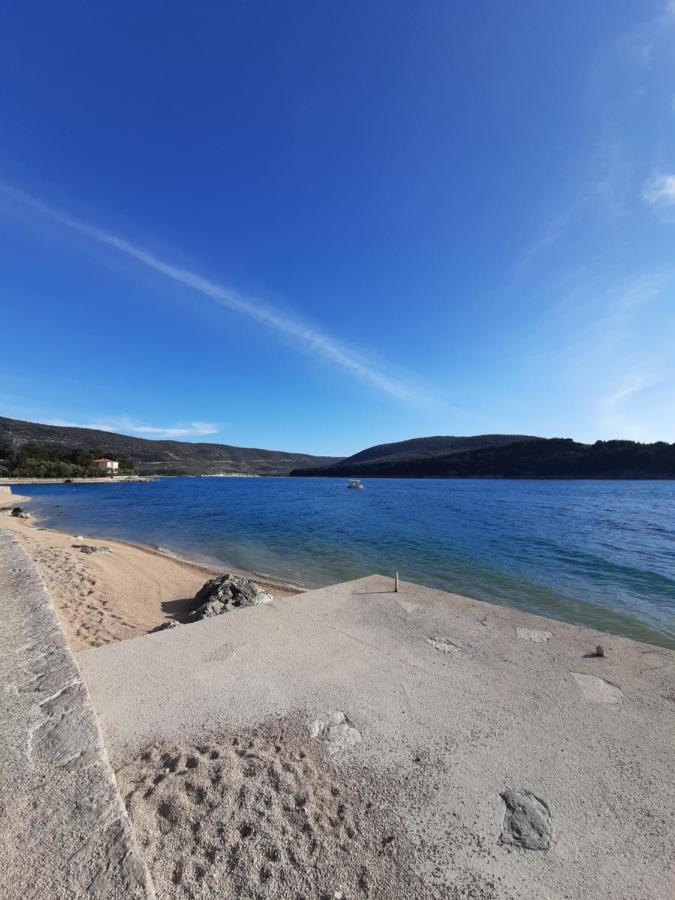 Apartment Bruno, Melin - Bed and Breakfast Cres (stad)