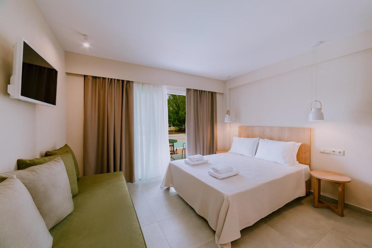 Triple Room with Pool View