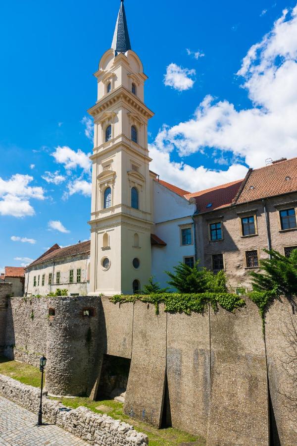 Central Residence - Bed and Breakfast Sopron