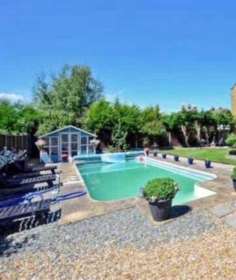 B&B Kent - SherPai Lodge with Heated outdoor Pool Pool open July to October - Bed and Breakfast Kent