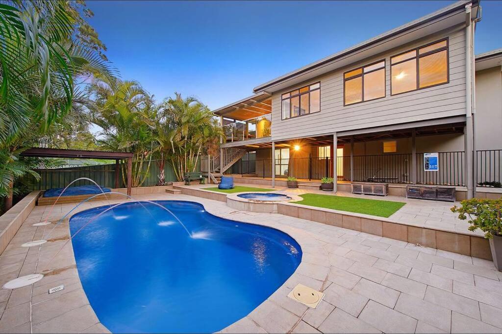 B&B Port Macquarie - Harrys @ Shelly Beach - family home with pool - Bed and Breakfast Port Macquarie