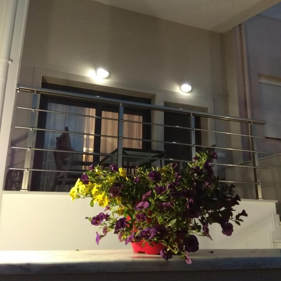 Amber Blue - B&B Nikiti