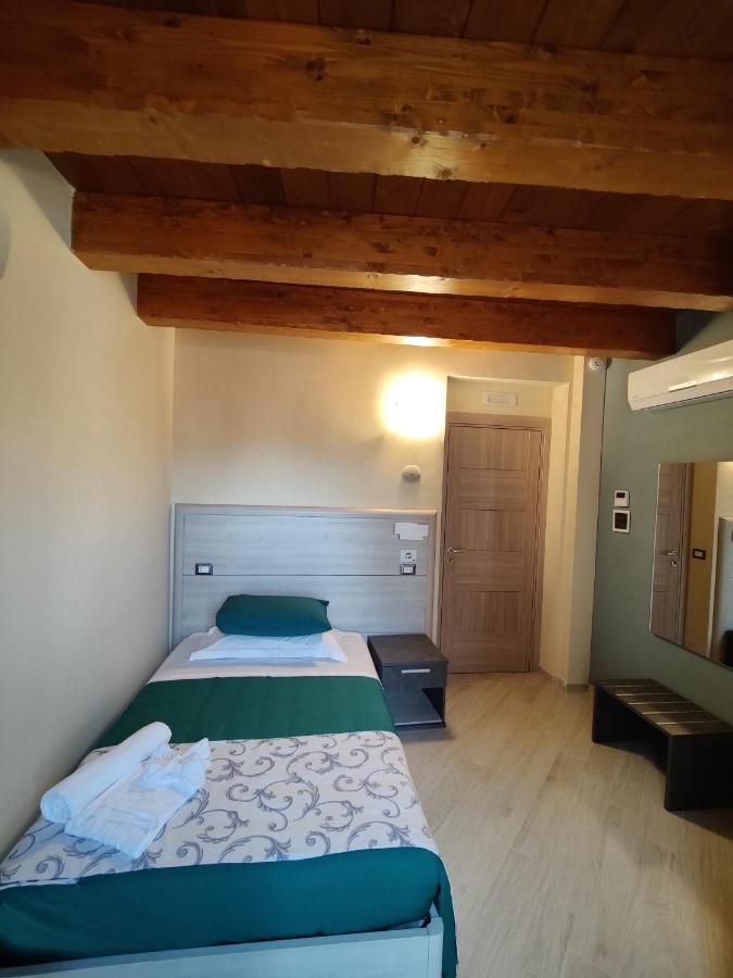 Einzelzimmer mit Balkon