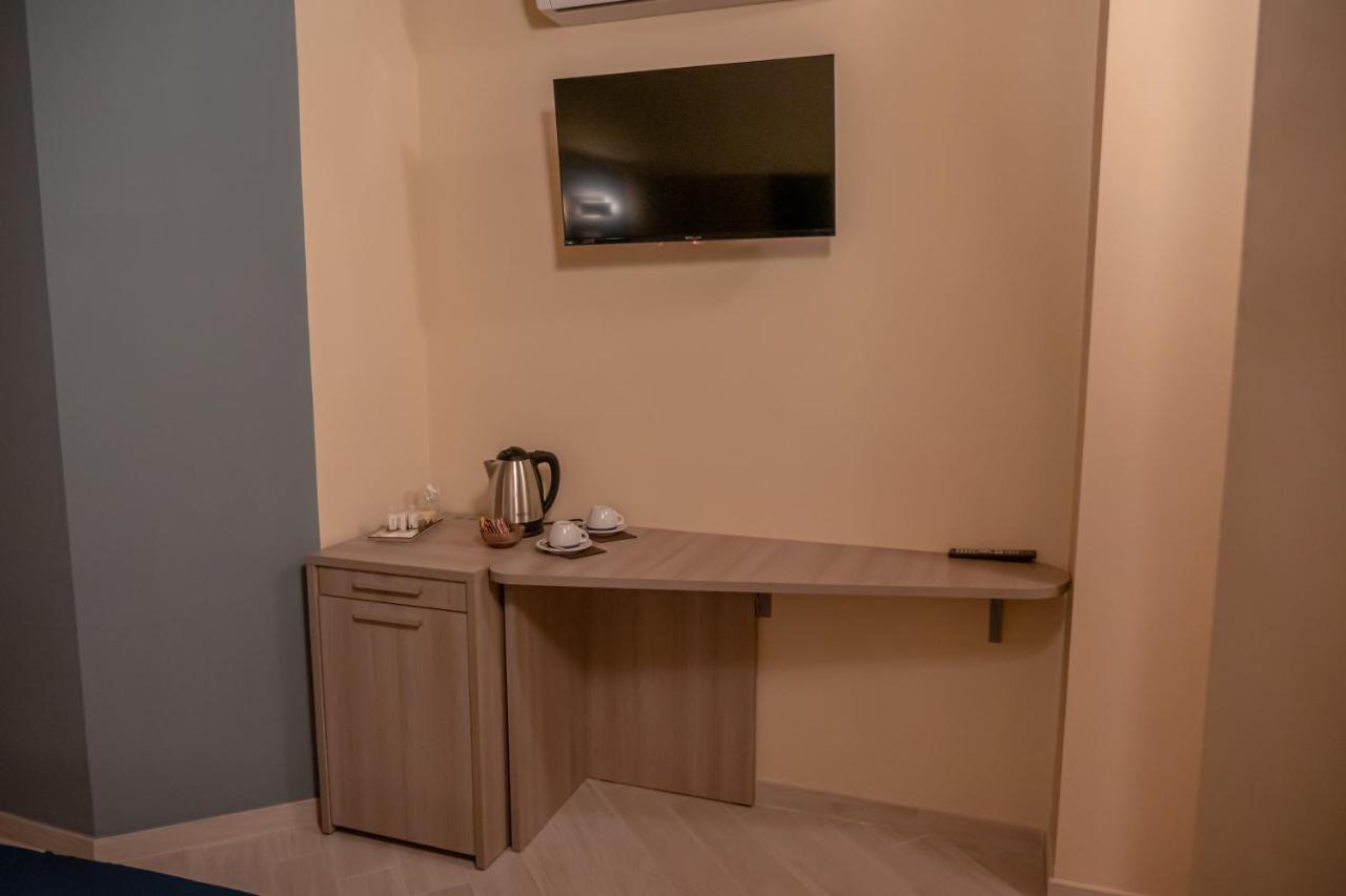 Doppel-/Zweibettzimmer mit Balkon
