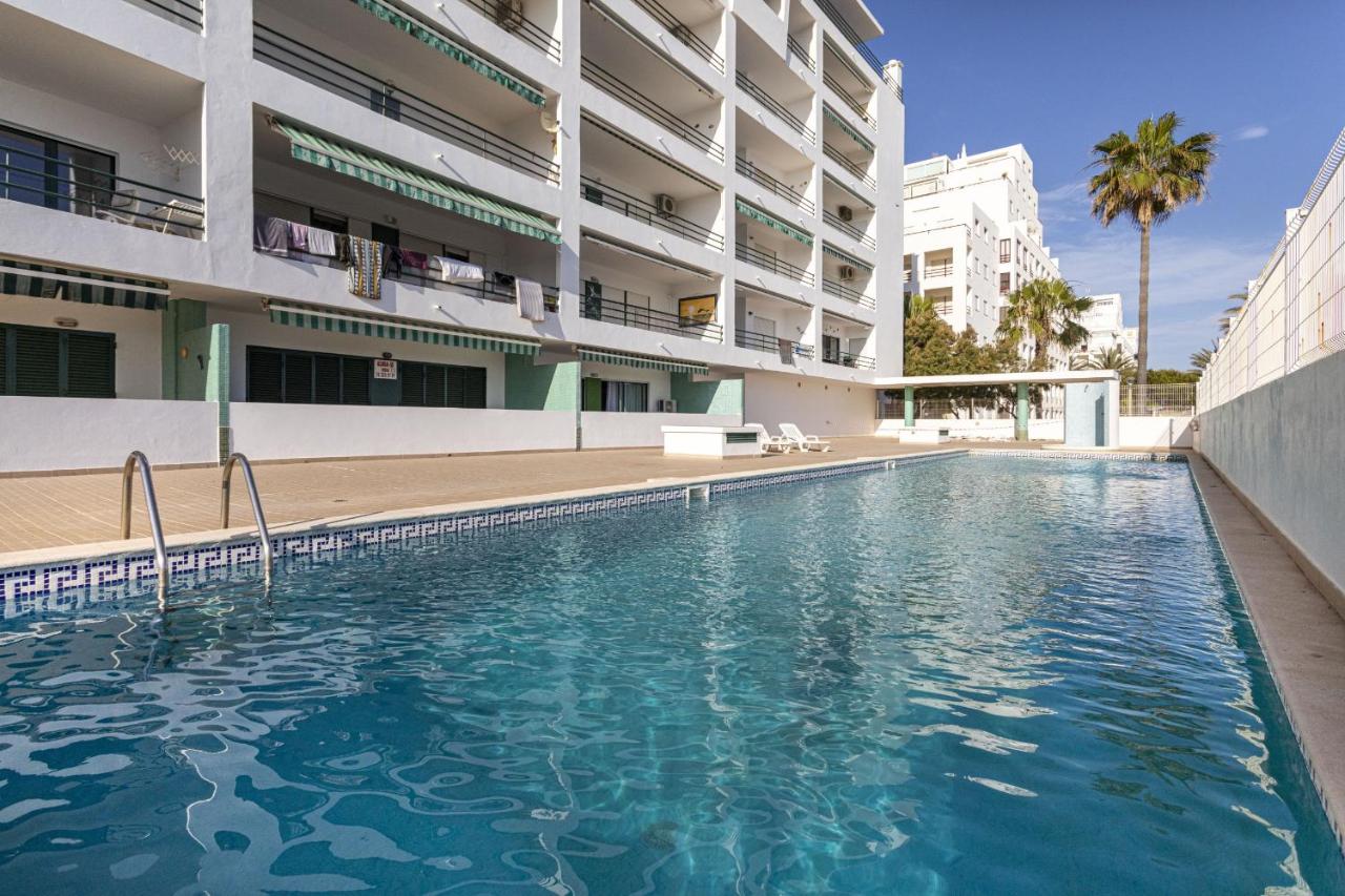 Miral 2 - Beach front apartment with pool - B&B