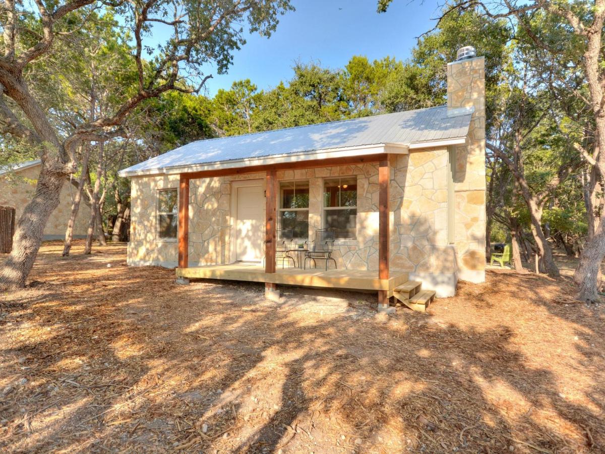 B&B Wimberley - Cabins at Flite Acres-Mountain Laurel - Bed and Breakfast Wimberley