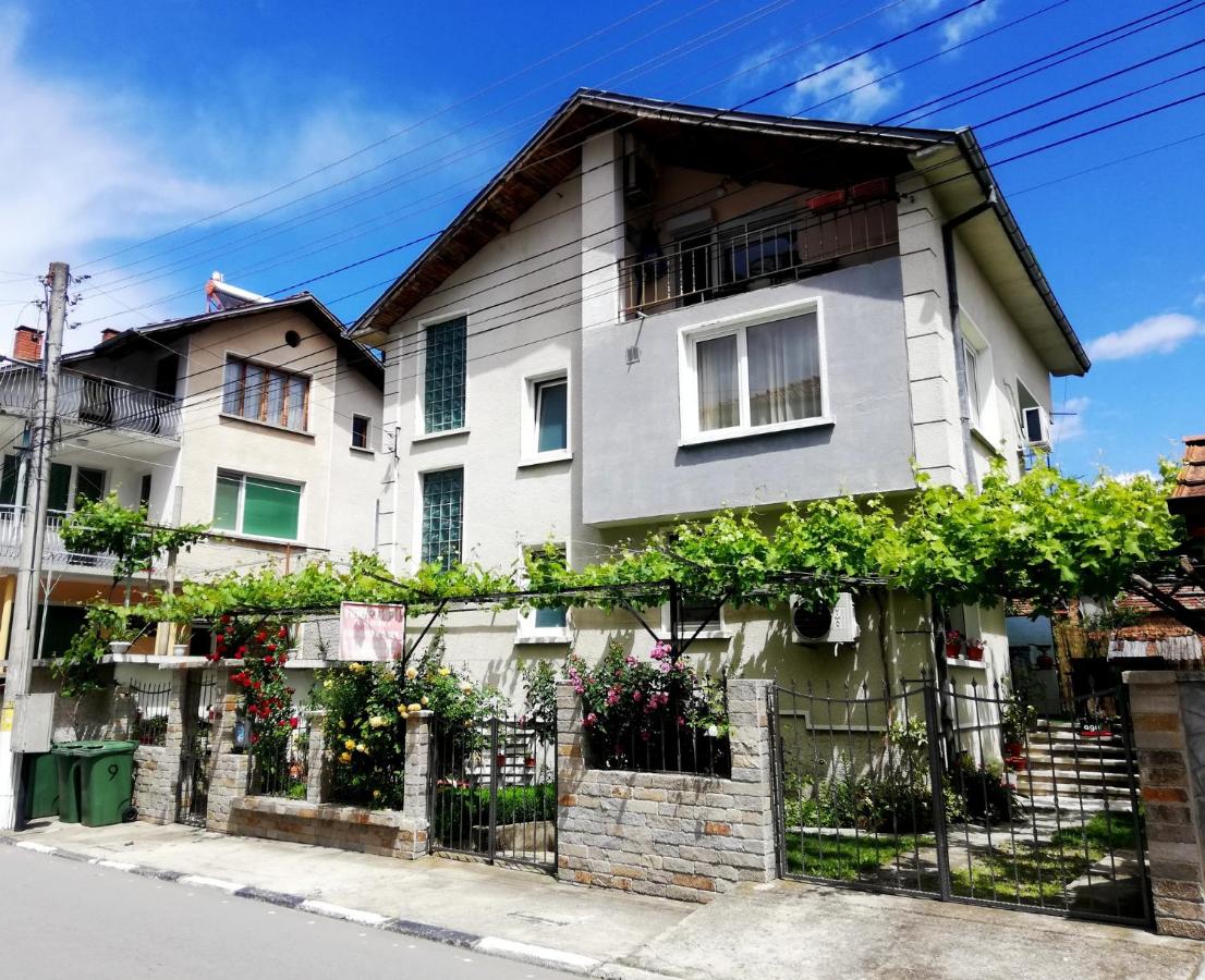 Къща за гости Стойнови - B&B