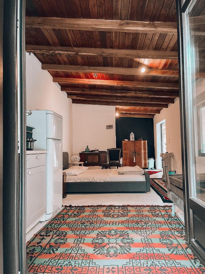 Deluxe Studio