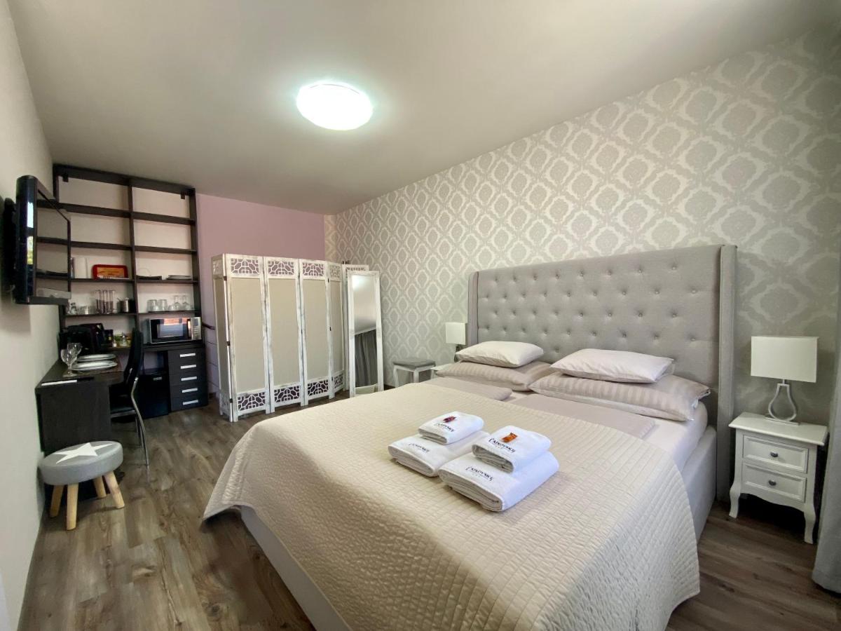 Camera Matrimoniale con Letto Supplementare