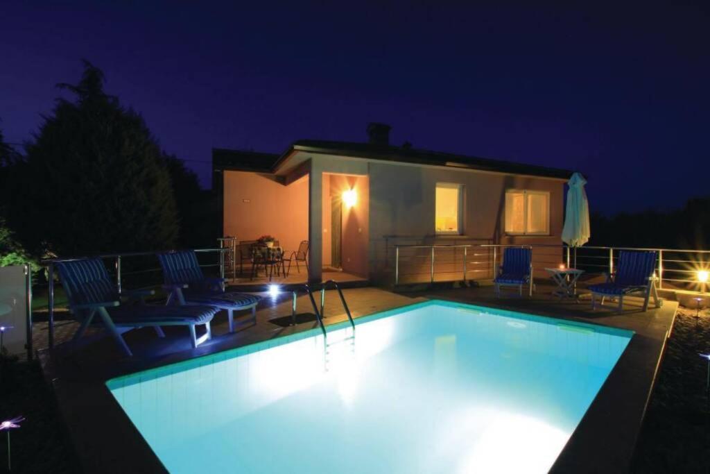 Adorable Holiday House Lilla-with pool-near Old Town Labin - B&B