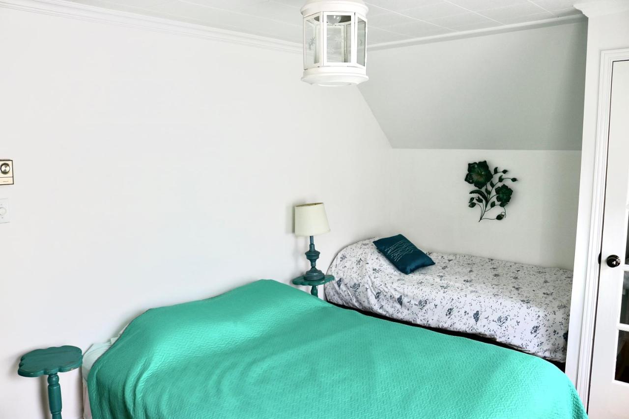 Queen Room with Shared Bathroom