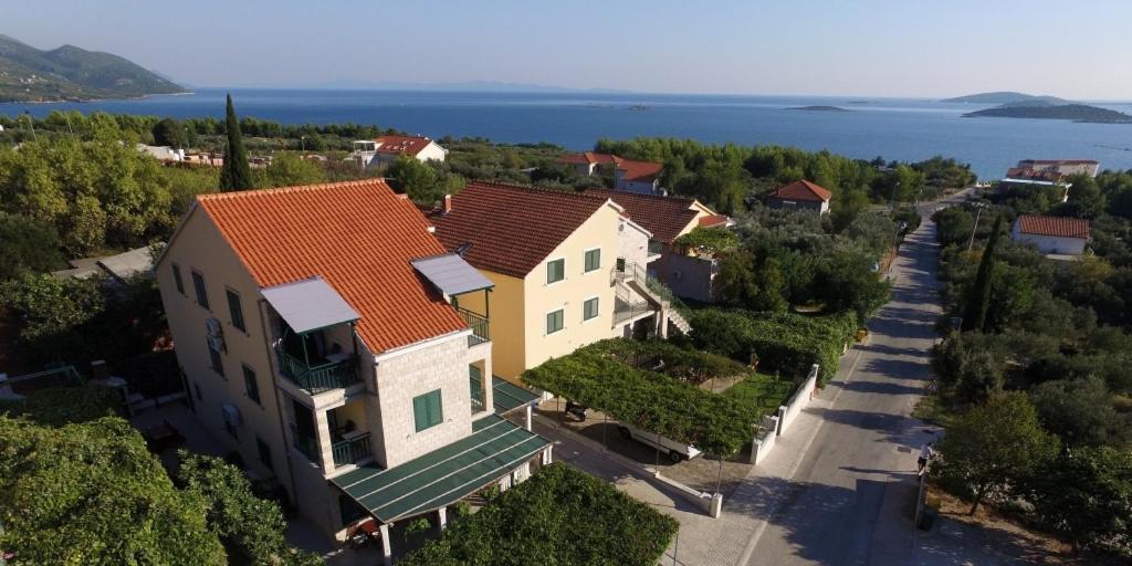 Apartment in Orebic with terrace, air conditioning, WiFi, washing machine (4934-3) - Chambres d’hôtes