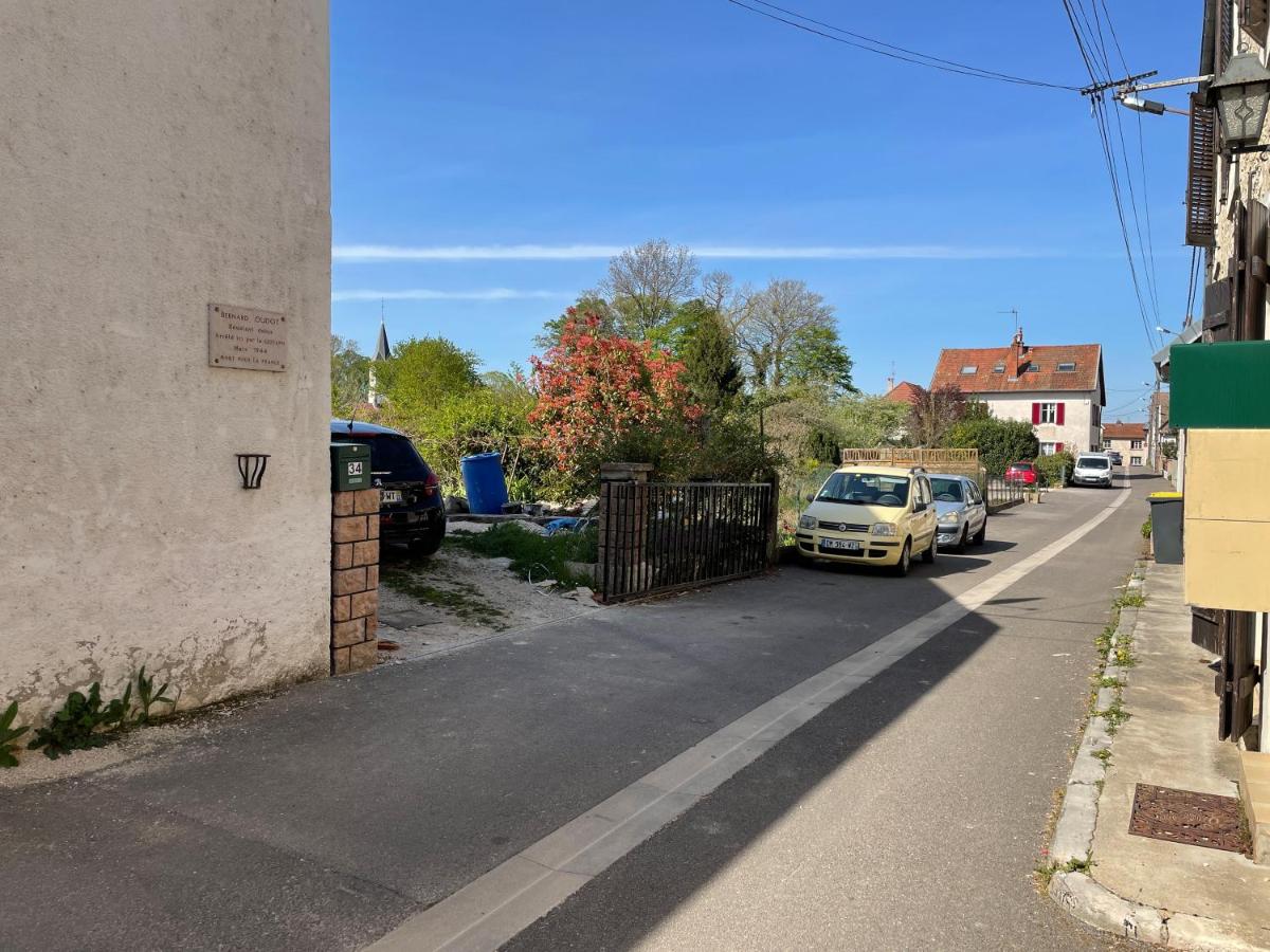Bienvenue chez vous "appartement classé 2 étoiles en RDC avec espace extérieur et parking" - B&B Dole